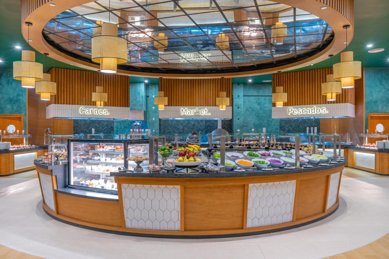 Caribe Deluxe Princess Punta Cana Esterno foto The buffet at the hotel