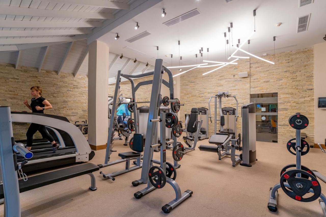Caribe Deluxe Princess Punta Cana Esterno foto The gym at the hotel