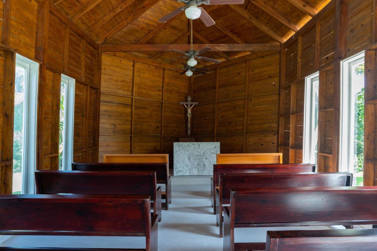 Caribe Deluxe Princess Punta Cana Esterno foto Interior of the chapel