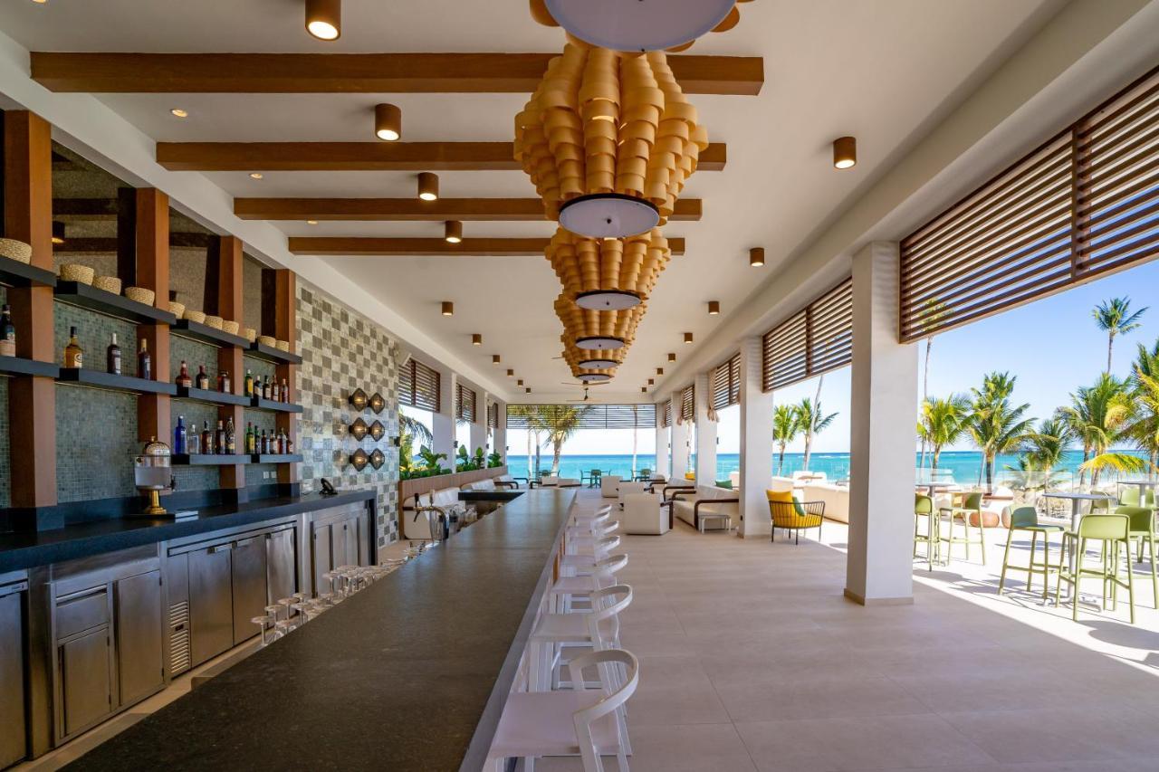 Caribe Deluxe Princess Punta Cana Esterno foto The bar at the beach club