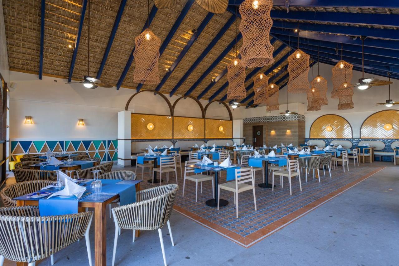 Caribe Deluxe Princess Punta Cana Esterno foto Restaurant at the resort