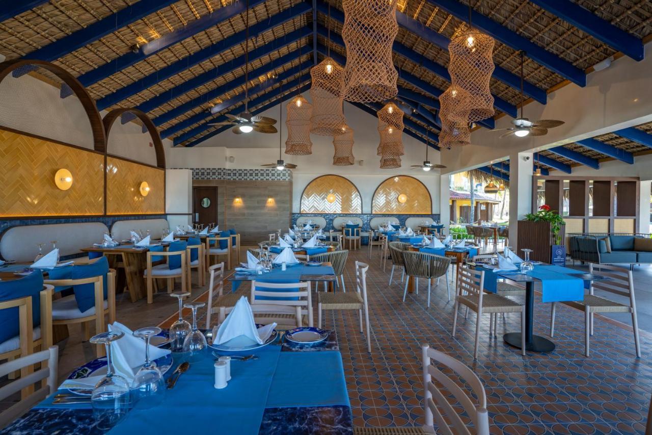 Caribe Deluxe Princess Punta Cana Esterno foto Restaurant at the resort