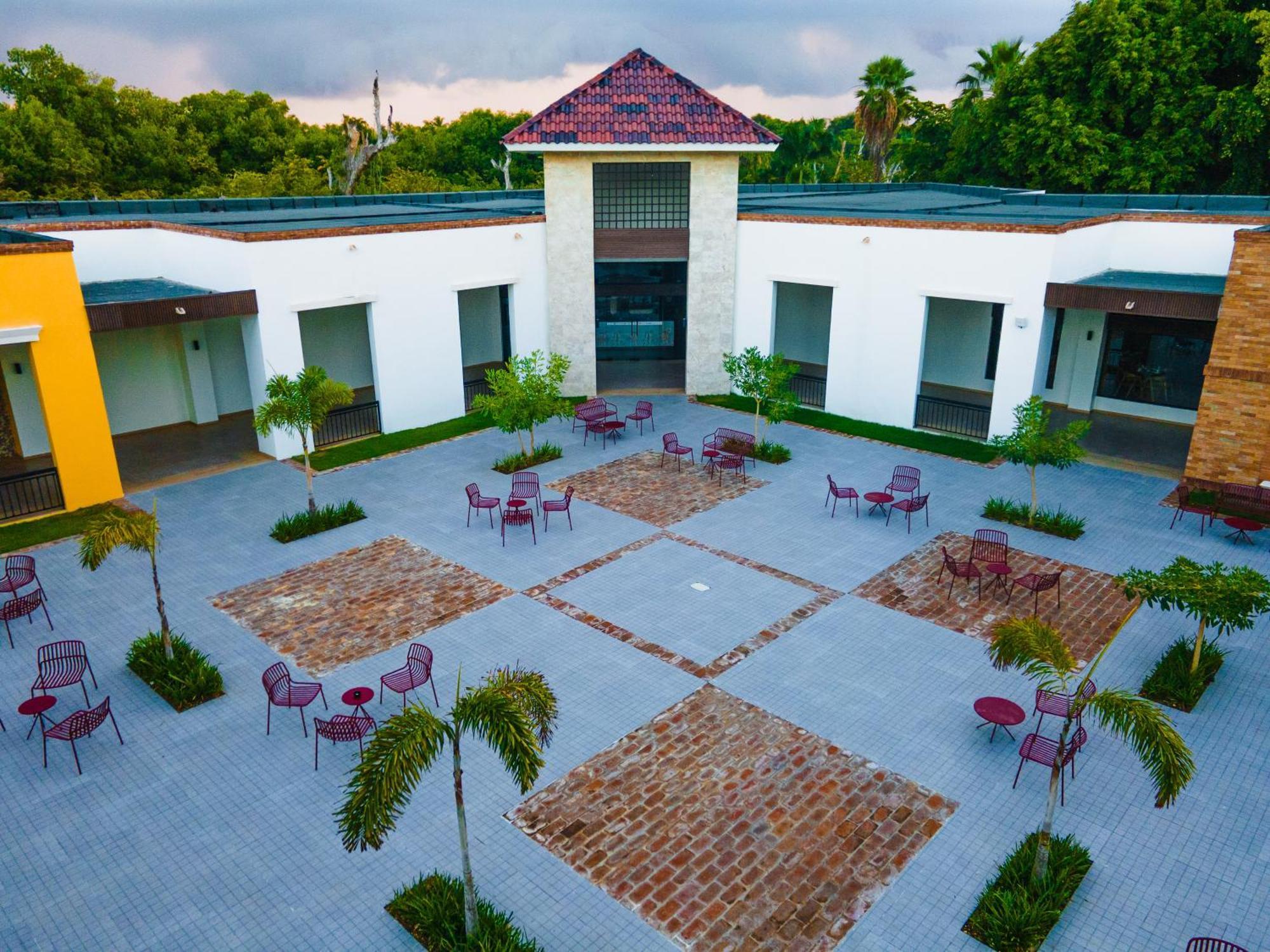 Caribe Deluxe Princess Punta Cana Esterno foto The University of the West Indies, Cave Hill Campus